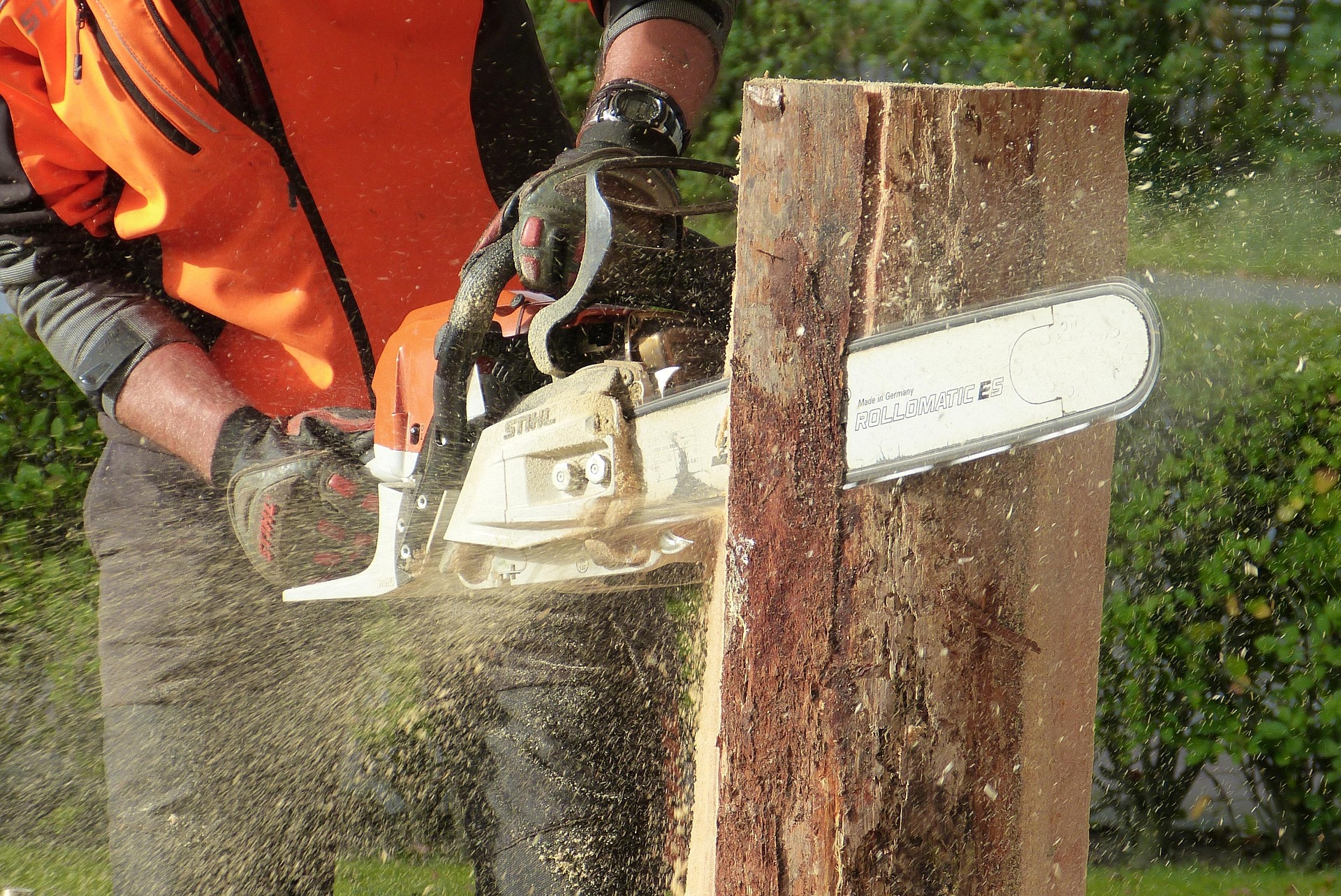 chainsaw.jpg400